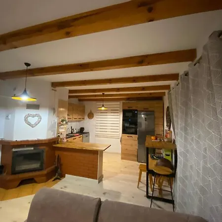 Dom Pod Jablonia بيت للعطل